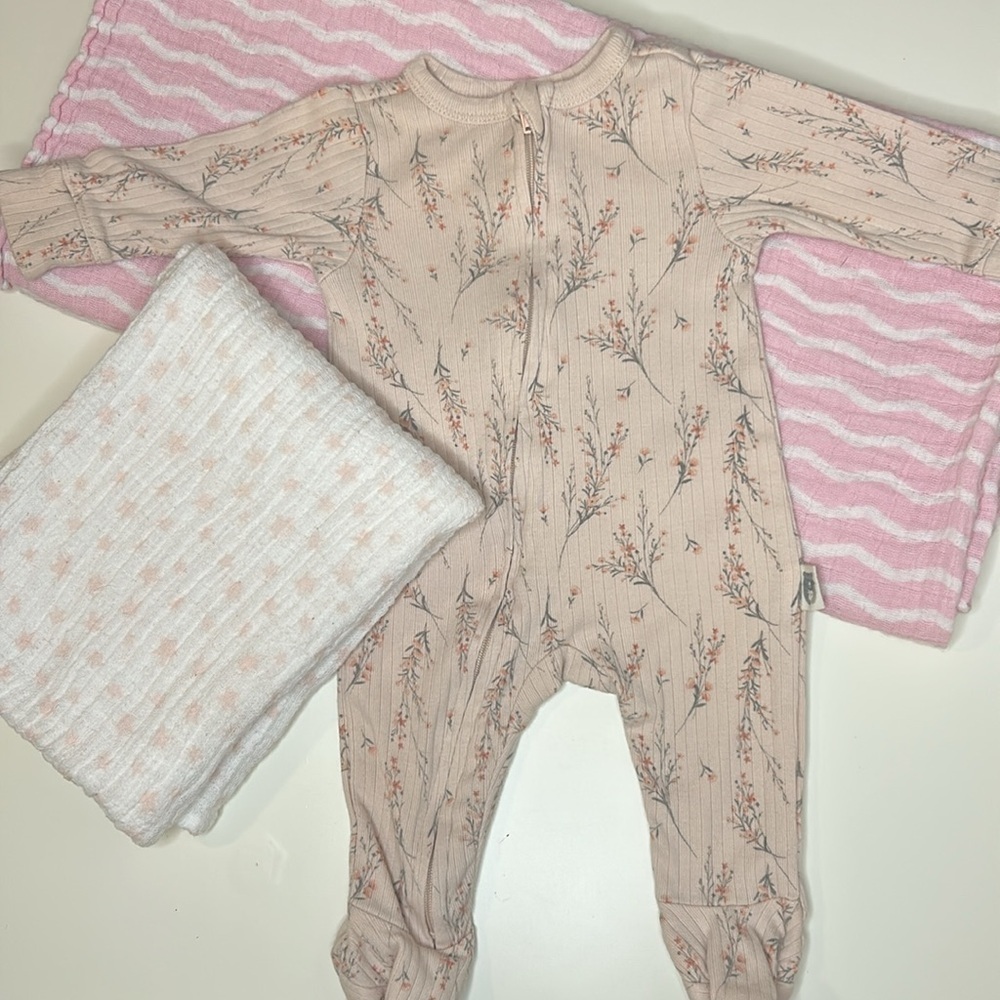 Rabbit Bear baby girl sleeper organic cotton size 0-3mths 2 blankets bundle
